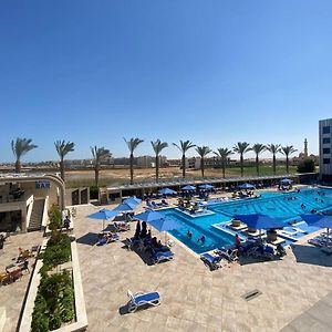 Deluxe Pool View Room